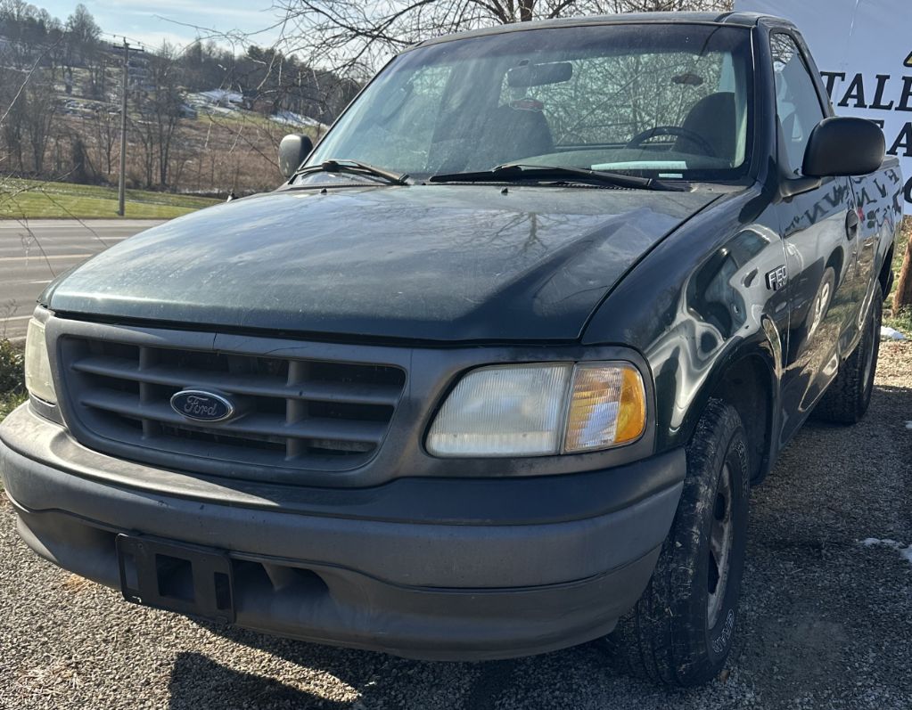 2003 Ford F-150 XL's photo